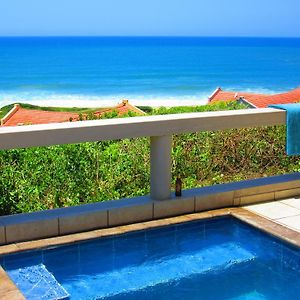 Four-Bedroom House Plunge Pool